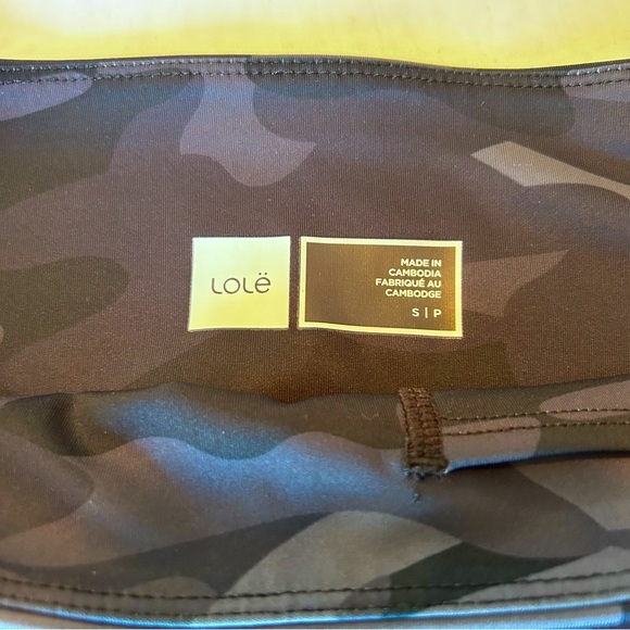Lole camo leggings, like new condition. - Picture 3 of 4